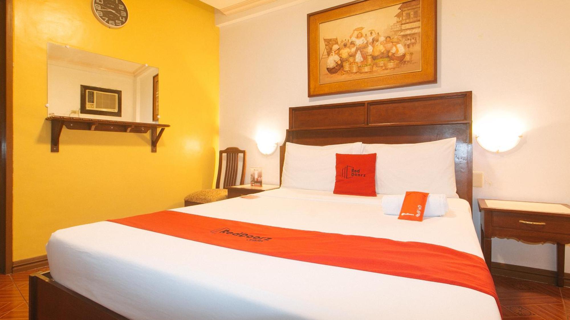 Reddoorz At La Casa Guesthouse Former Reddoorz At Tamarind Street Angeles City Exterior foto